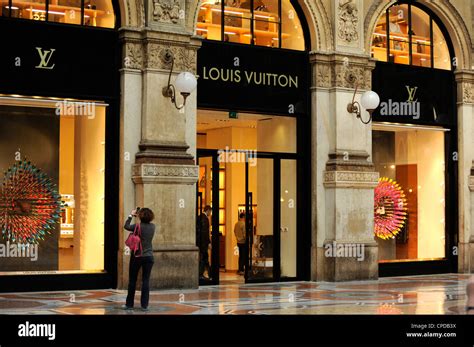 louis vuitton in naples italy